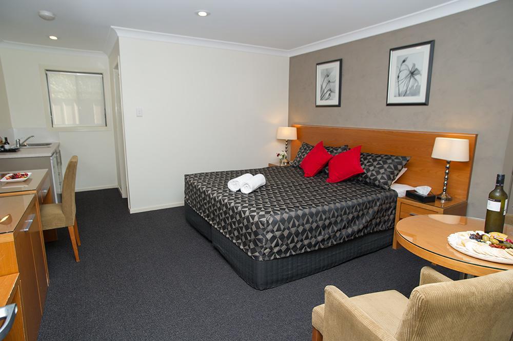 The Grapevine Motel Denman Екстер'єр фото